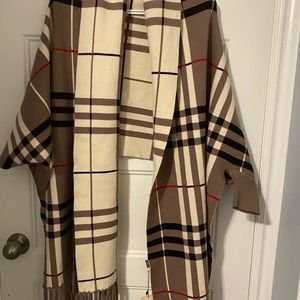 Knit reversible cape